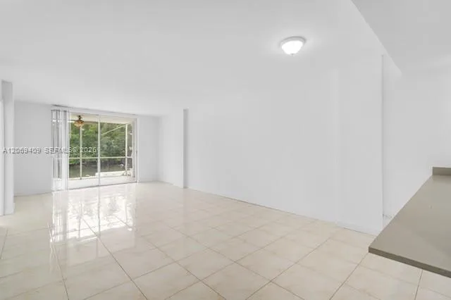 3660 NE 166th St #114 North Miami Beach, FL 33160