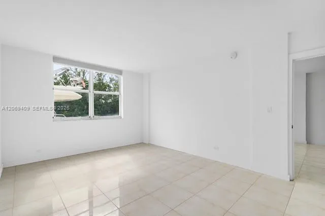 3660 NE 166th St #114 North Miami Beach, FL 33160