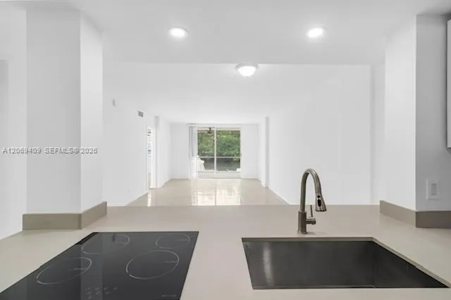 3660 NE 166th St #114 North Miami Beach, FL 33160