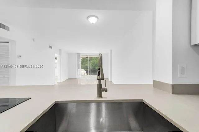 3660 NE 166th St #114 North Miami Beach, FL 33160