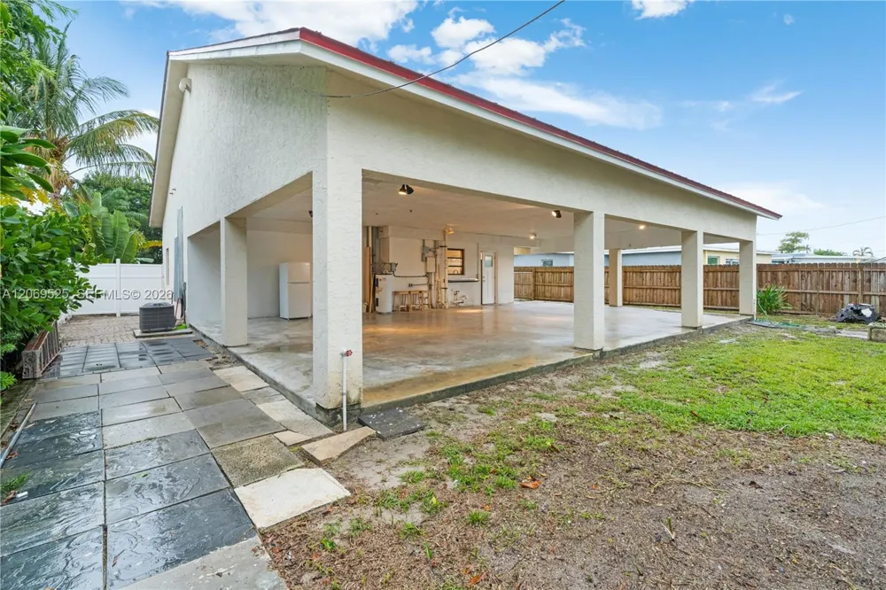 5677 Maypop Rd West Palm Beach, FL 33415
