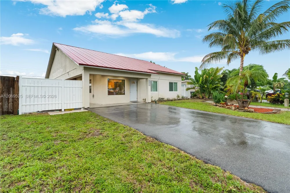 5677 Maypop Rd West Palm Beach, FL 33415