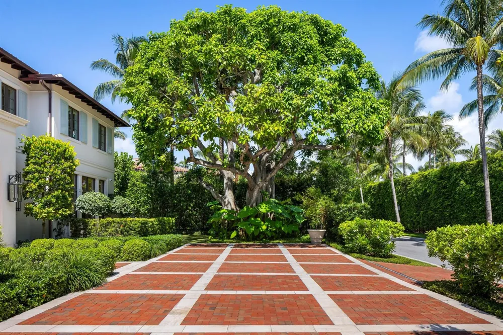 220 Jungle Road Palm Beach, FL 33480