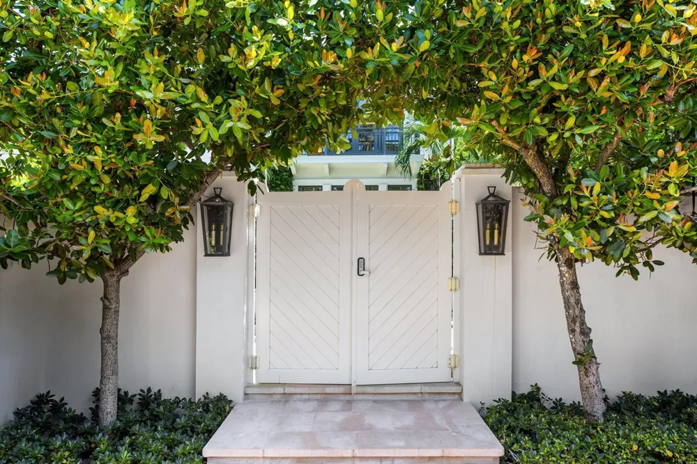 220 Jungle Road Palm Beach, FL 33480