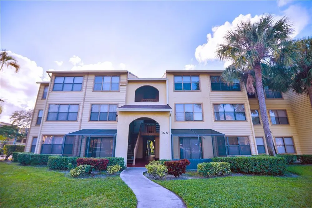 2313 CONGRESS AVENUE #12 Boynton Beach, FL 33426
