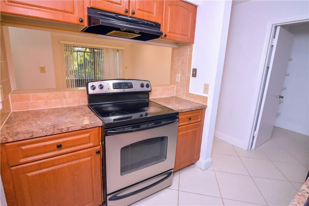 2313 CONGRESS AVENUE #12 Boynton Beach, FL 33426
