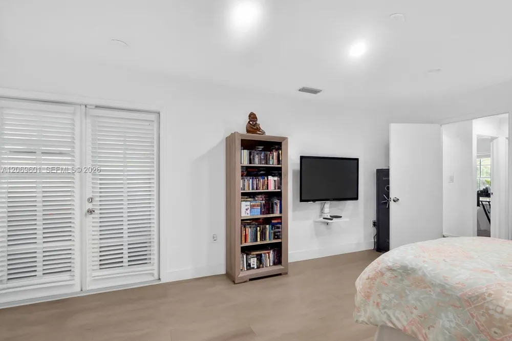 18847 NW 83rd Pl Hialeah, FL 33015