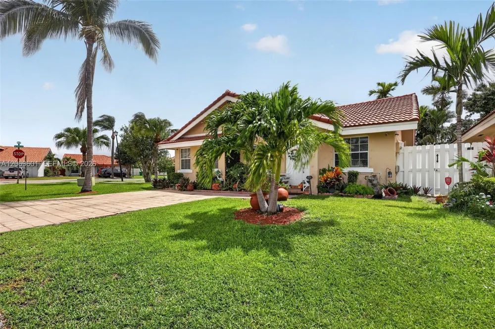 18847 NW 83rd Pl Hialeah, FL 33015