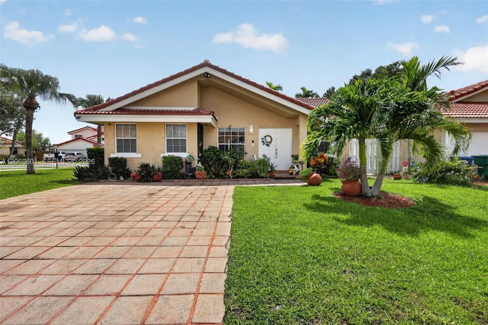 18847 NW 83rd Pl Hialeah, FL 33015