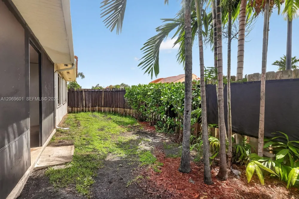 18847 NW 83rd Pl Hialeah, FL 33015