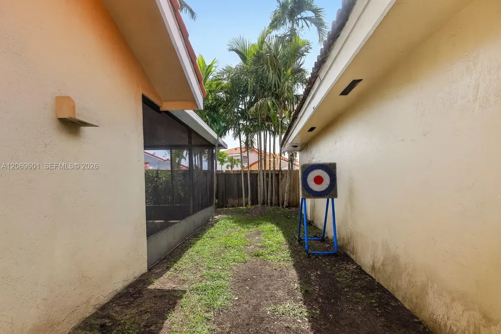 18847 NW 83rd Pl Hialeah, FL 33015