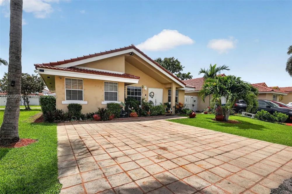 18847 NW 83rd Pl Hialeah, FL 33015