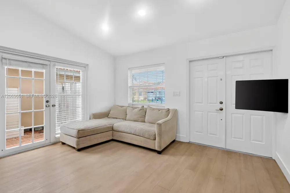 18847 NW 83rd Pl Hialeah, FL 33015