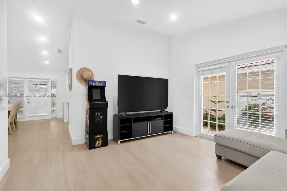 18847 NW 83rd Pl Hialeah, FL 33015