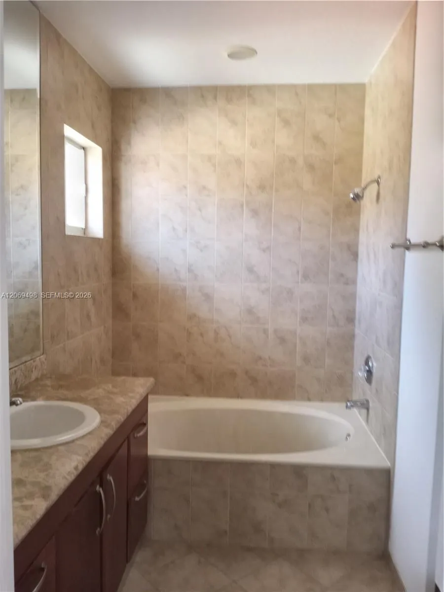 7427 NW 181st Ter #7427 Hialeah, FL 33015