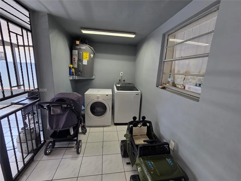 7825 W 4th Ln Hialeah, FL 33014