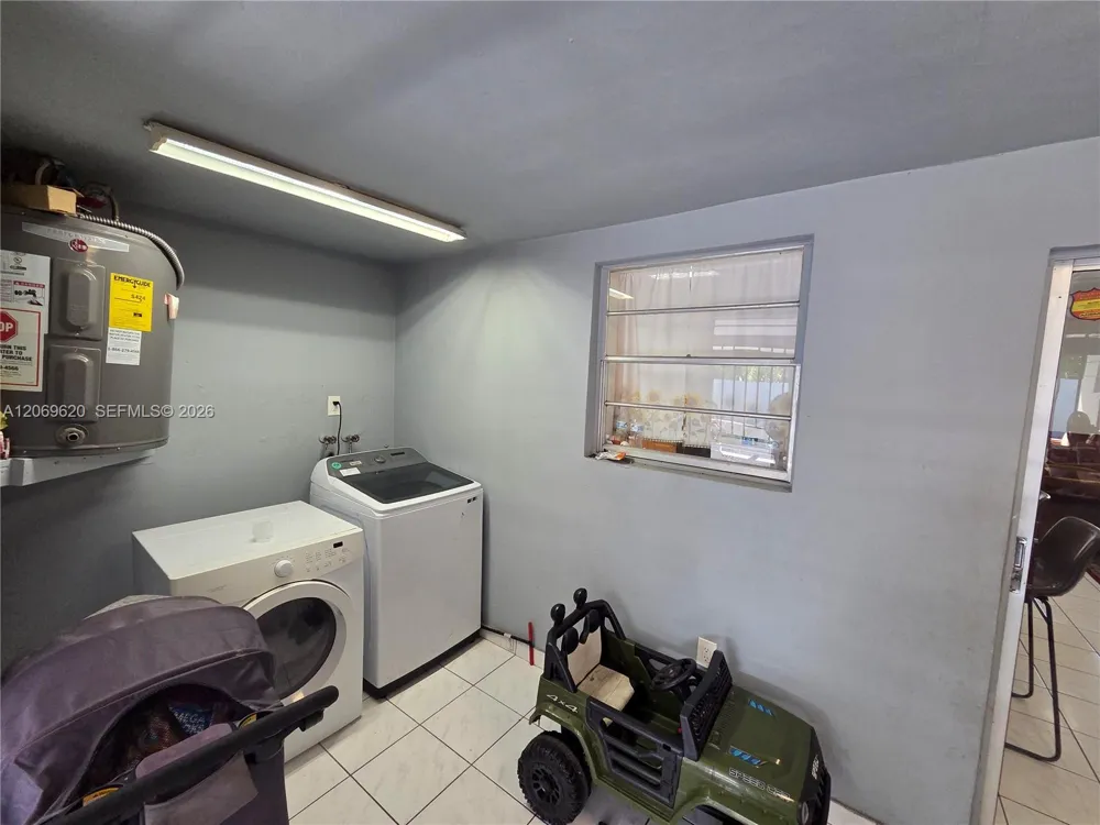 7825 W 4th Ln Hialeah, FL 33014