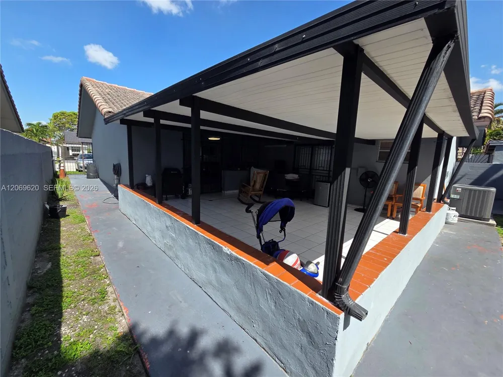 7825 W 4th Ln Hialeah, FL 33014