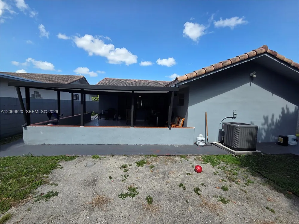 7825 W 4th Ln Hialeah, FL 33014