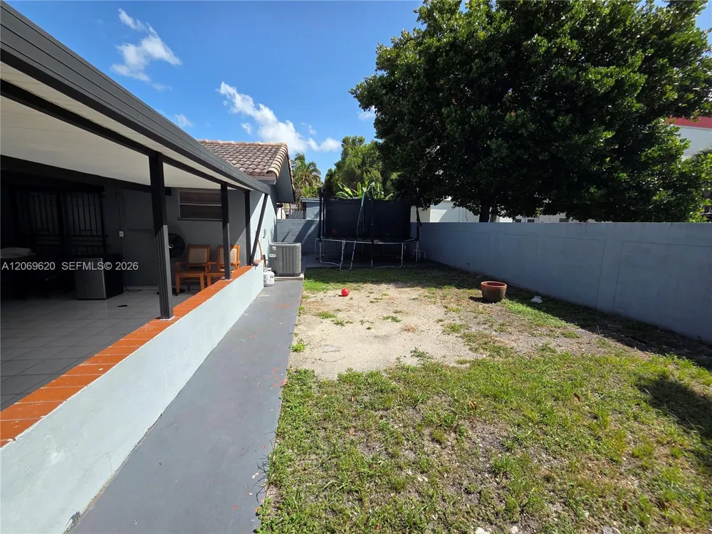 7825 W 4th Ln Hialeah, FL 33014