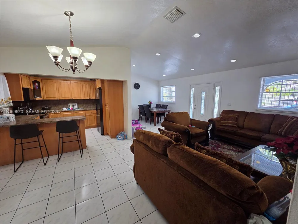 7825 W 4th Ln Hialeah, FL 33014