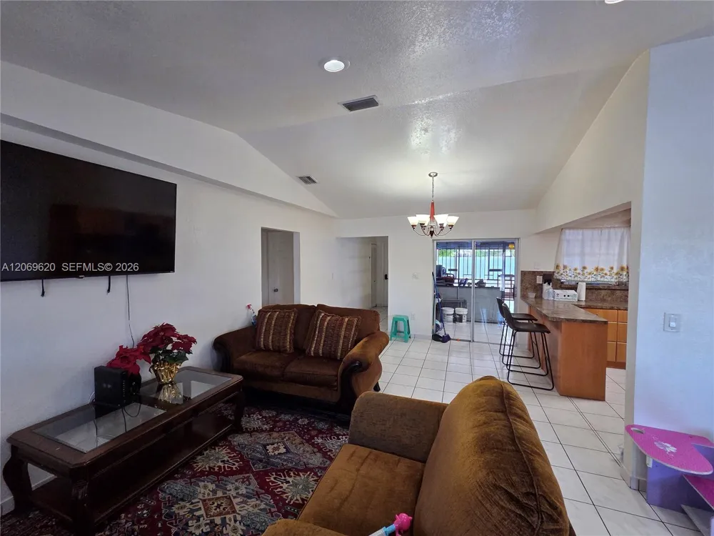 7825 W 4th Ln Hialeah, FL 33014