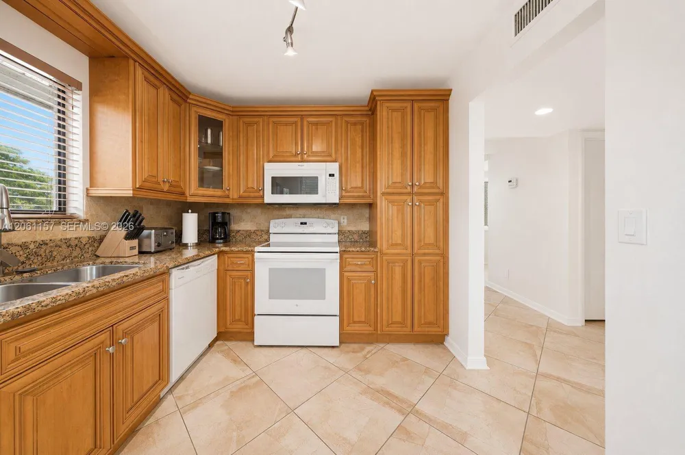 16257 Saddle Club Rd #201 Weston, FL 33326
