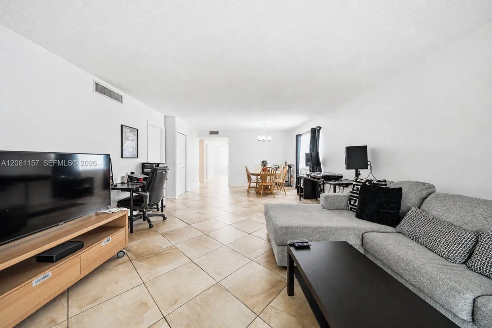 16257 Saddle Club Rd #201 Weston, FL 33326