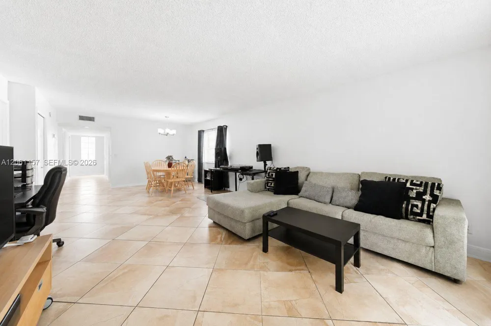 16257 Saddle Club Rd #201 Weston, FL 33326
