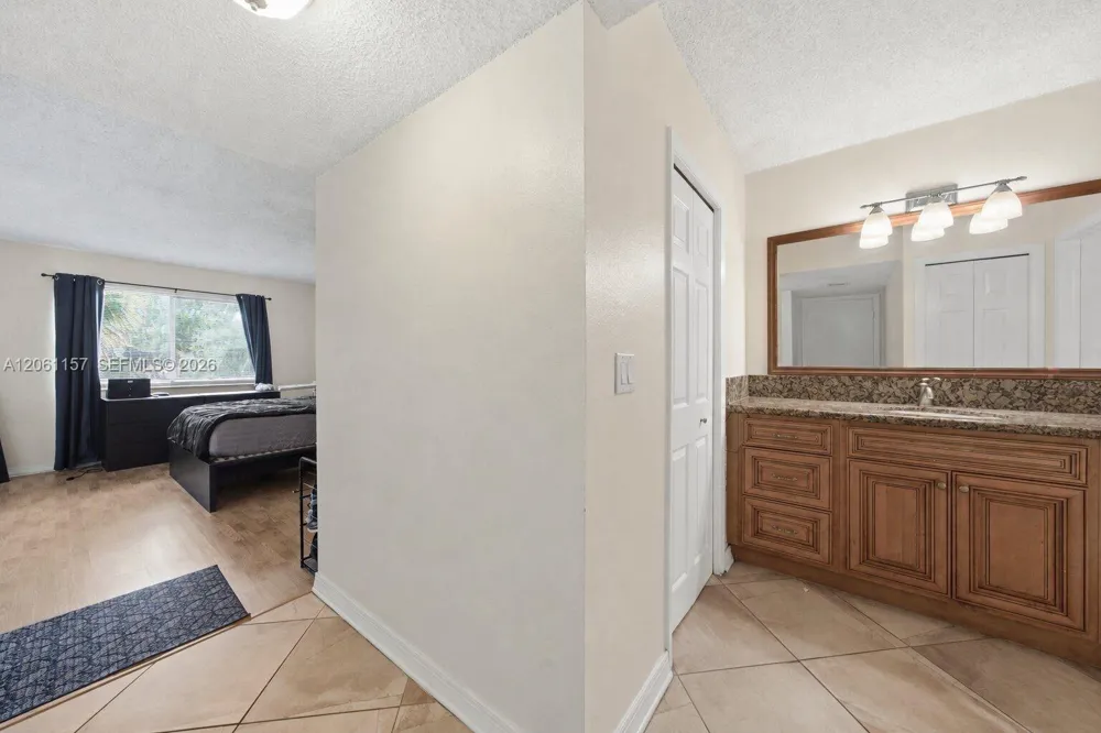 16257 Saddle Club Rd #201 Weston, FL 33326