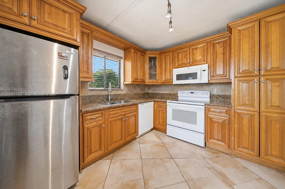 16257 Saddle Club Rd #201 Weston, FL 33326