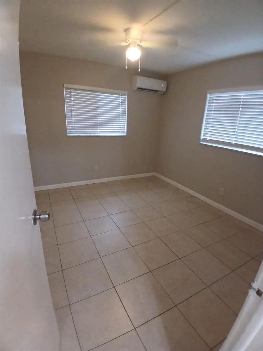 126 NW 8TH AVENUE #1 Dania Beach, FL 33004