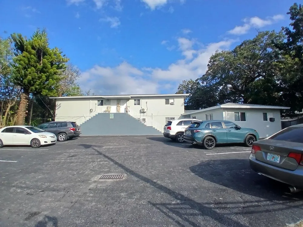 126 NW 8TH AVENUE #1 Dania Beach, FL 33004