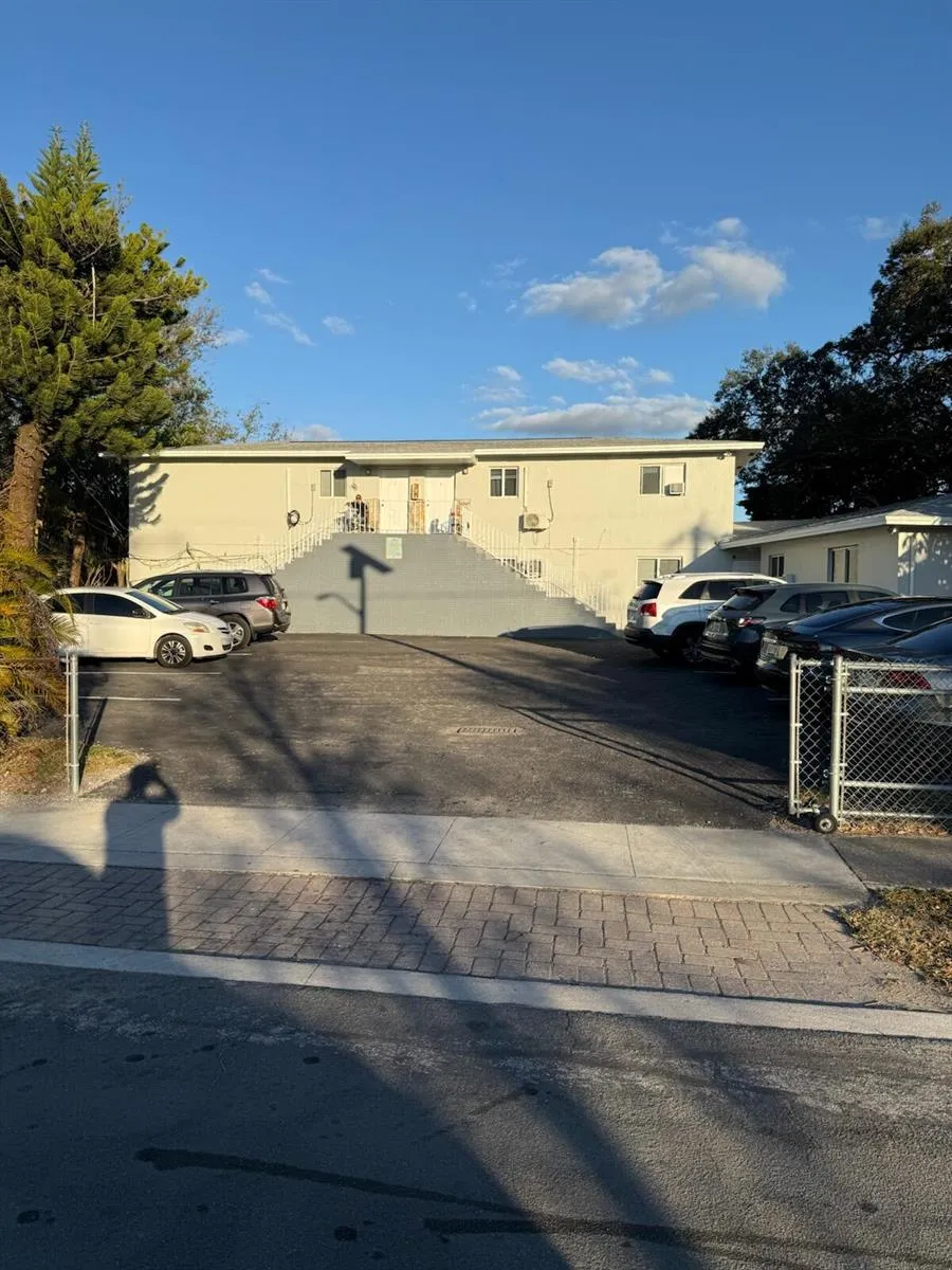 126 NW 8TH AVENUE #1 Dania Beach, FL 33004