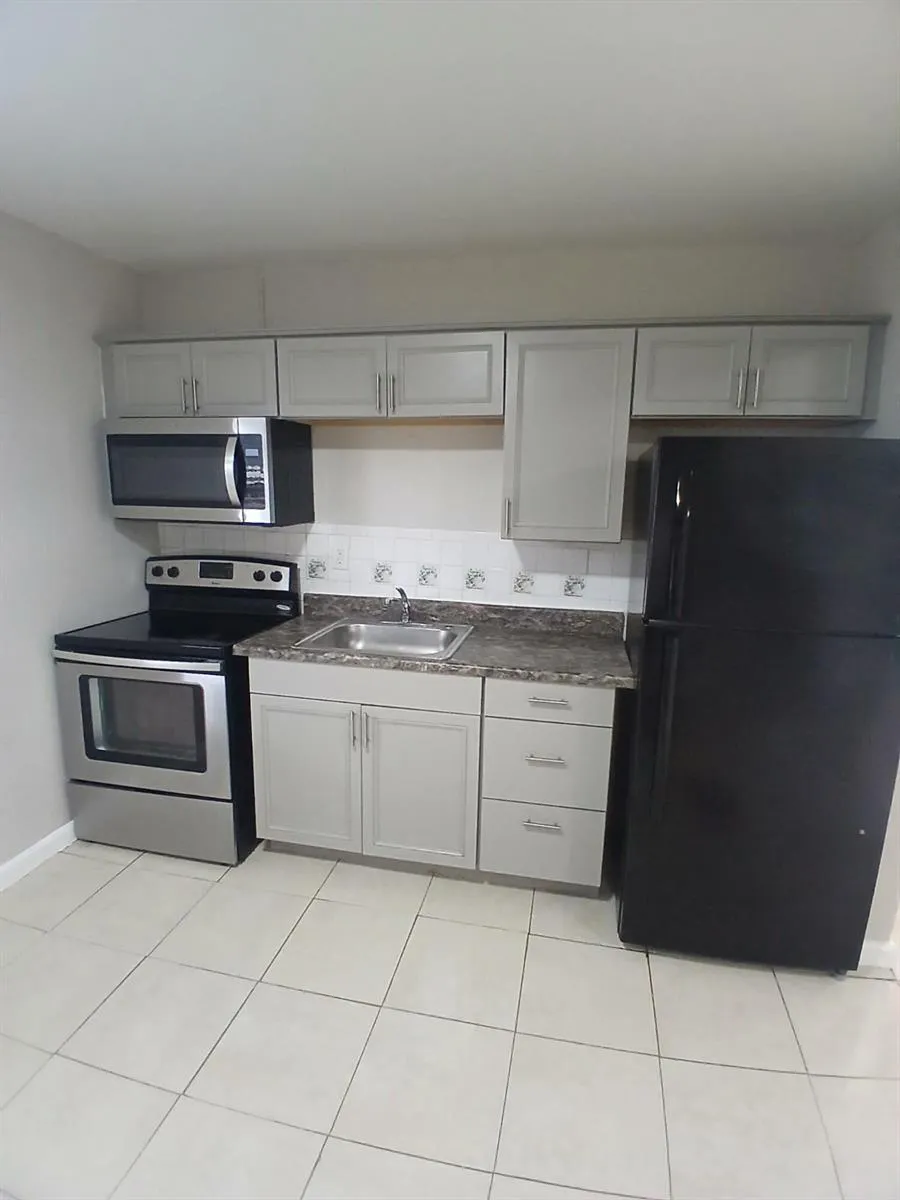 126 NW 8TH AVENUE #1 Dania Beach, FL 33004