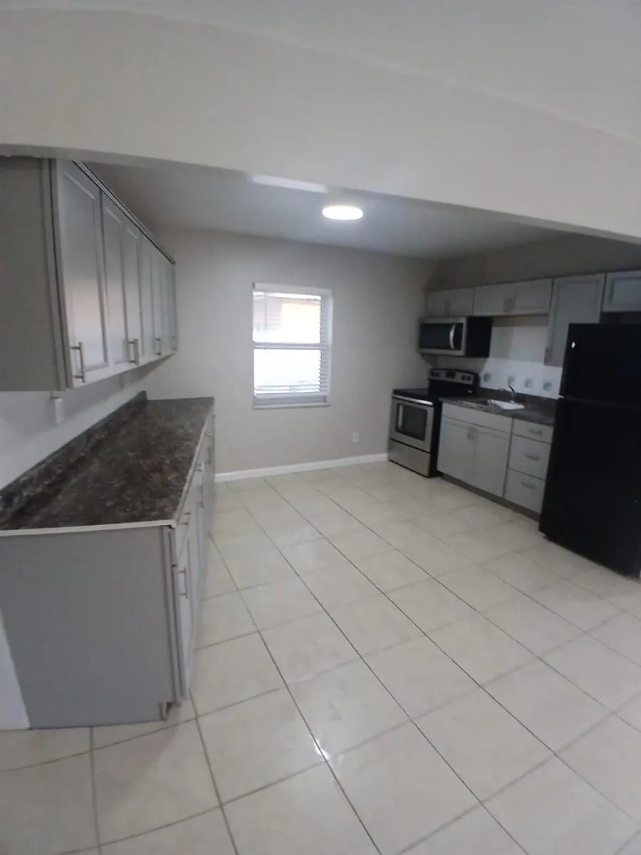 126 NW 8TH AVENUE #1 Dania Beach, FL 33004