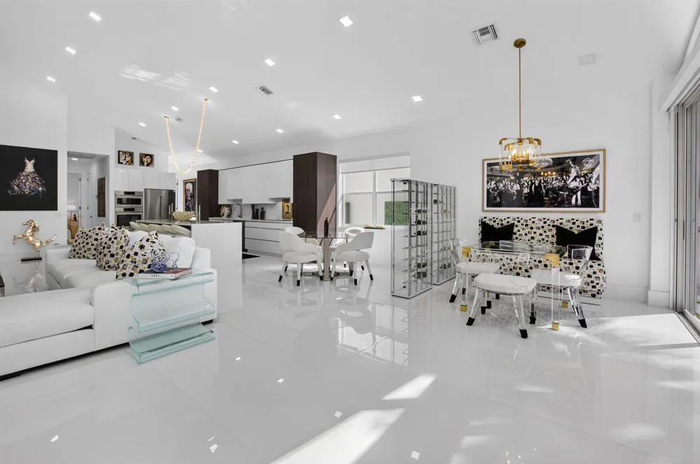 5372 NW 21st Avenue Boca Raton, FL 33496