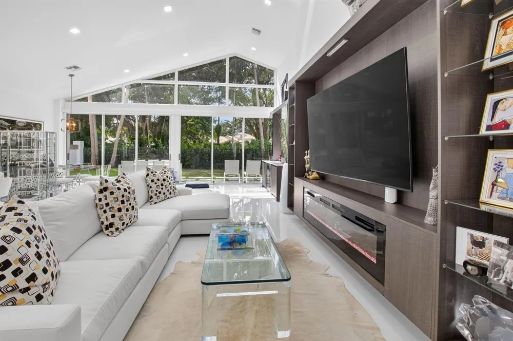 5372 NW 21st Avenue Boca Raton, FL 33496