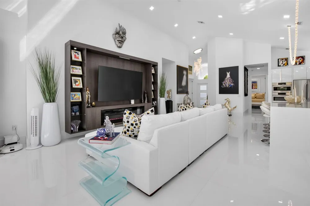 5372 NW 21st Avenue Boca Raton, FL 33496