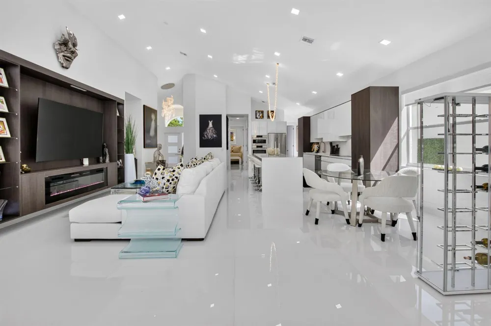5372 NW 21st Avenue Boca Raton, FL 33496