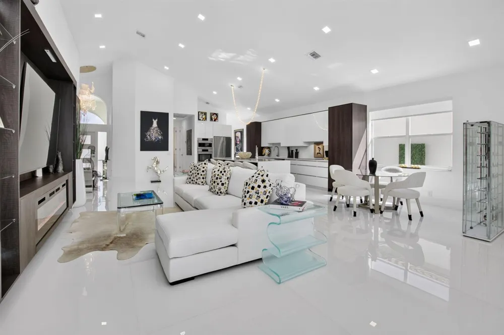 5372 NW 21st Avenue Boca Raton, FL 33496
