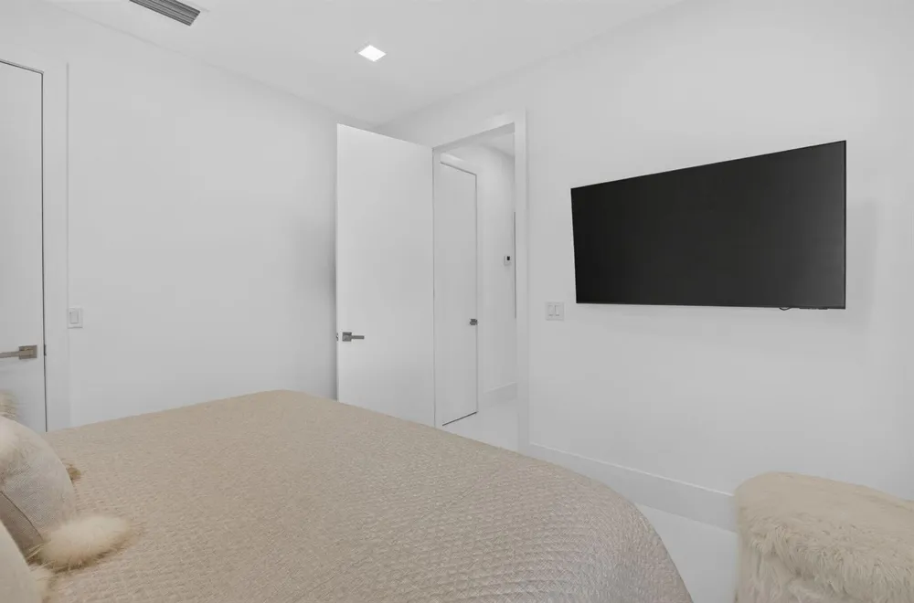5372 NW 21st Avenue Boca Raton, FL 33496