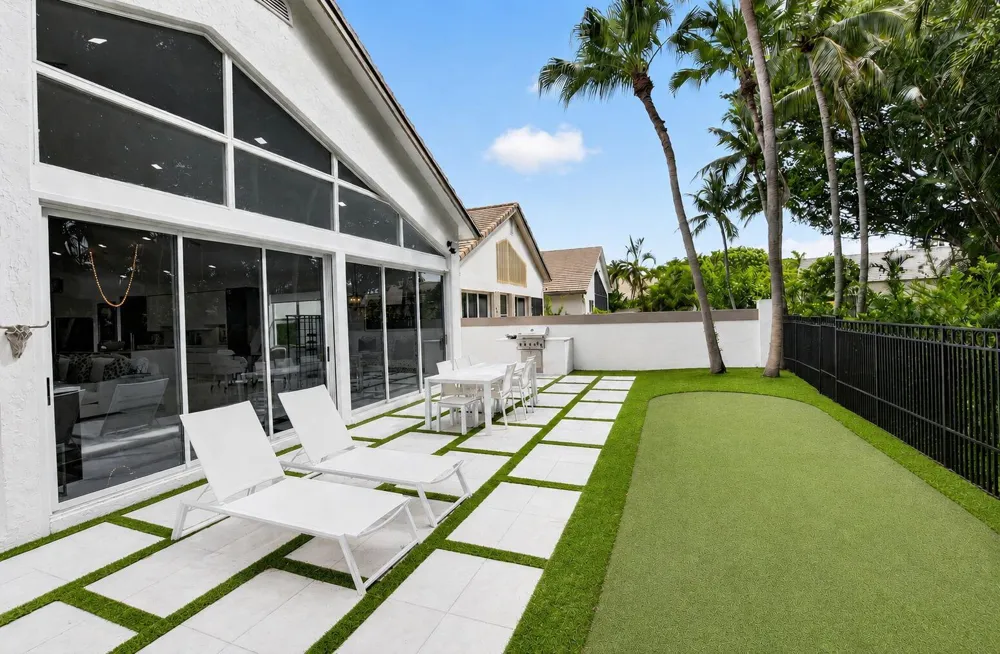 5372 NW 21st Avenue Boca Raton, FL 33496