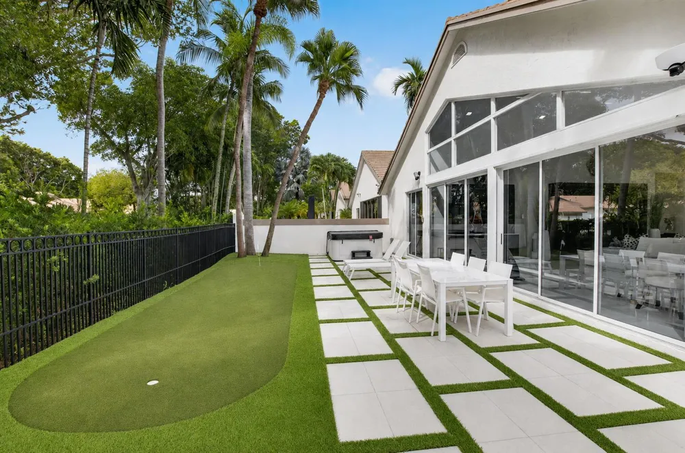 5372 NW 21st Avenue Boca Raton, FL 33496