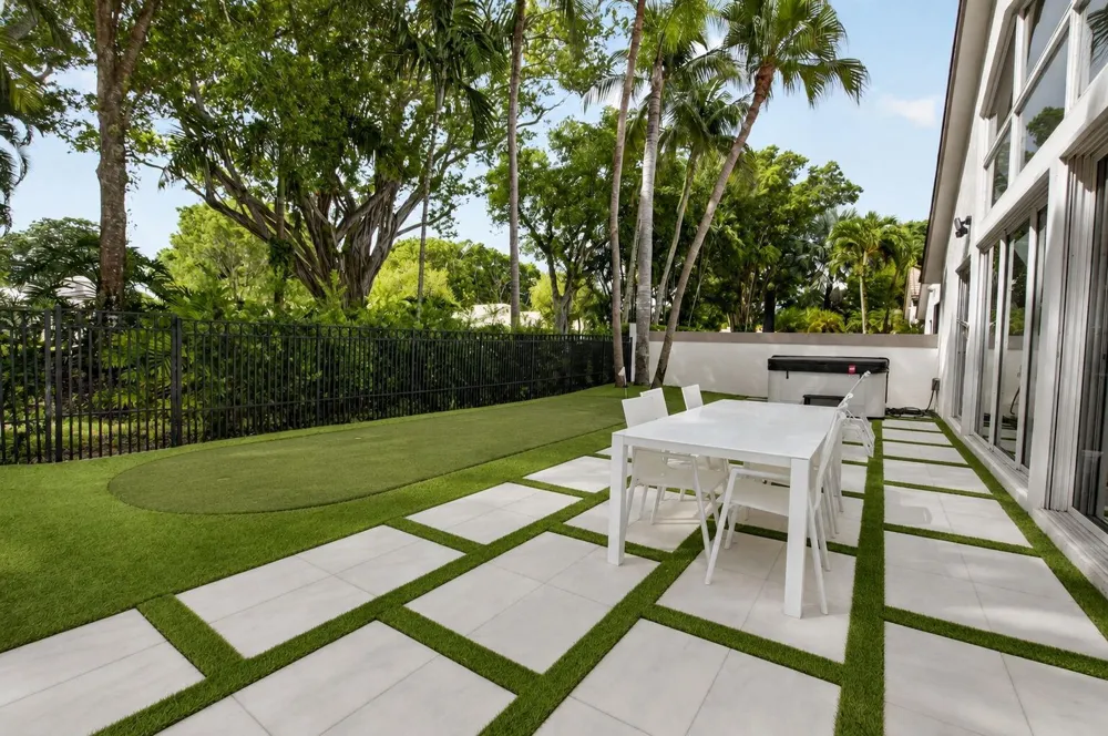 5372 NW 21st Avenue Boca Raton, FL 33496