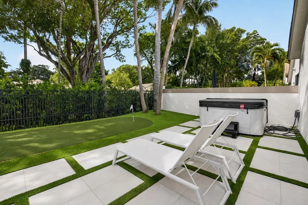 5372 NW 21st Avenue Boca Raton, FL 33496