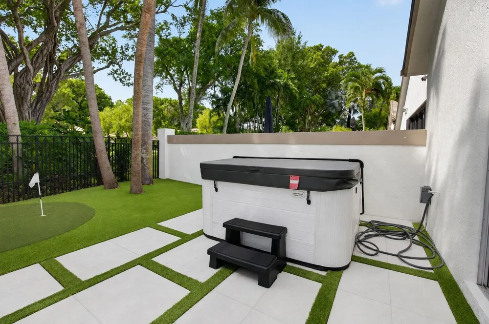 5372 NW 21st Avenue Boca Raton, FL 33496