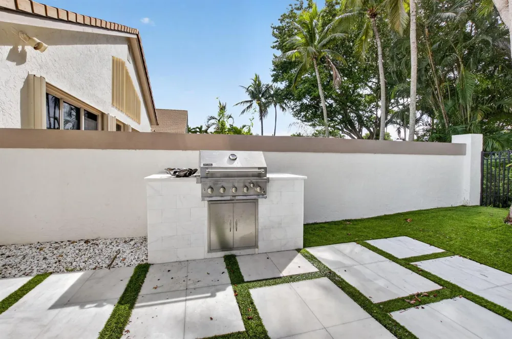 5372 NW 21st Avenue Boca Raton, FL 33496