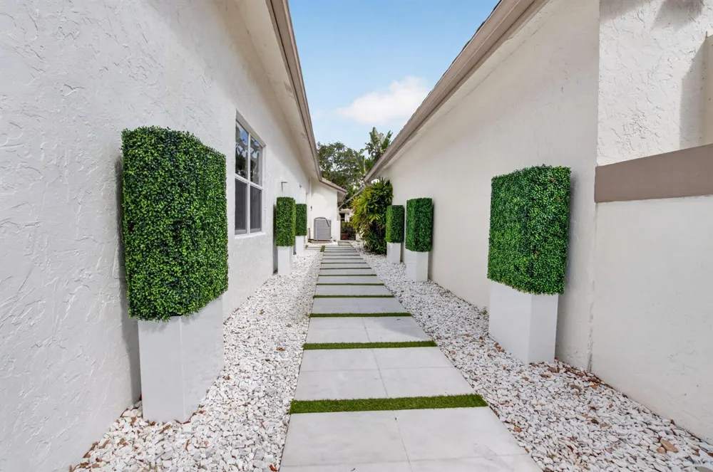 5372 NW 21st Avenue Boca Raton, FL 33496