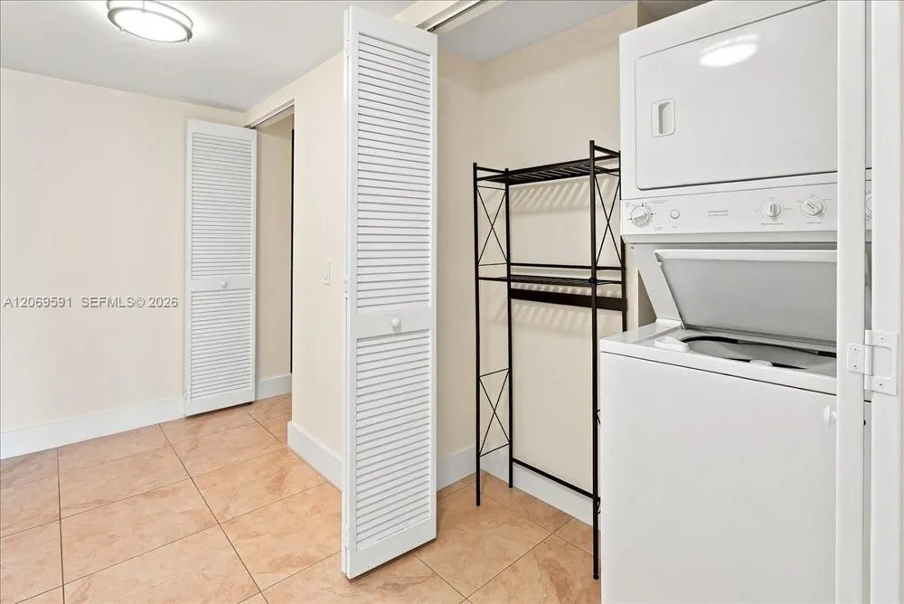 41 SE 5th St #1908 Miami, FL 33131